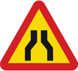 Varning för avsmalnande väg
