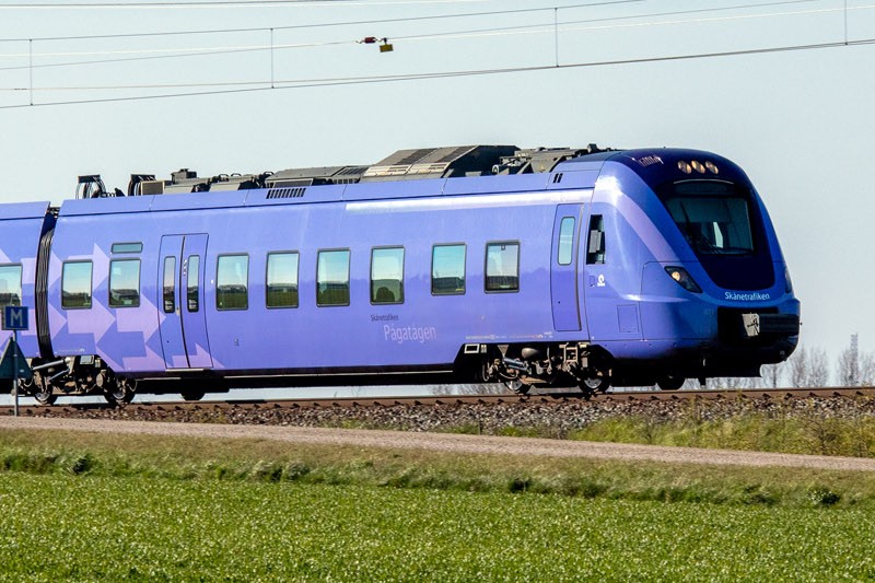 Bild som visar ett tåg under färd.
