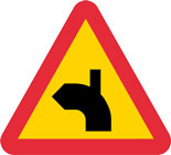 Varning för vägkorsning där trafikanter på anslutande väg har väjningsplikt eller stopplikt