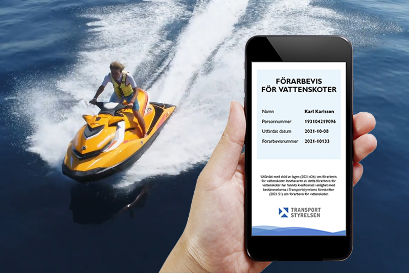 Bilden visar en person som kör vattenskoter och ett digitalt förarbevis.